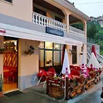 Seaside House In Estreito