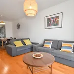 Spacious 3 Bedroom By The Beach