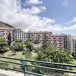 Paradise Apartment By Lovelystay