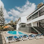 Ample Villa With Pool, Gym And Gorgeous Ocean View