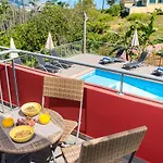 Modern Apartment In Prazeres With Shared Pool 150 M²