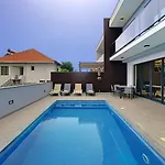Evoque Villa By Lovelystay