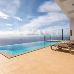 Marina View Apartment - Pool & Stunning Ocean View