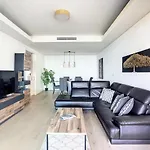 Over The Cliff Apartment By Lovelystay