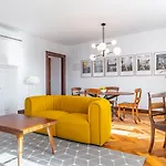 Apartament 6 - By Wehost