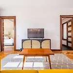 Apartament 6 - By Wehost