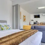 Studio 92, A Home In Madeira