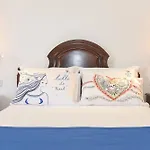 Comfortable House In Canico With Shared Pool