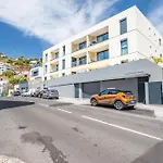 Apartment With Ocean View And Parking