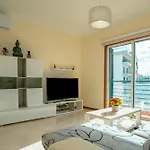 Forum Madeira Ajuda Apartment