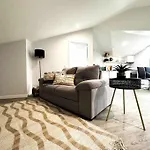 Pena Apartments C By Mth