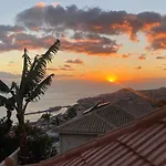 Moon Villa - 5 To 15M From 5 Top Attractions - Sea View Terrace, Patio, Solarium, Astronaut, Make Up Station, Coffee Home Bar - Funchal Holiday Home