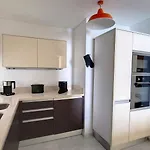 Southern Skies Apartment By Lovelystay