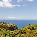 Stunning 1-Bed House In Estreito Da Calheta