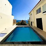 Pearls Beach Villa