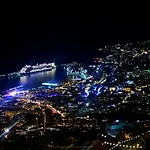 Moon Villa - 5 To 15M From 5 Top Attractions - Sea View Terrace, Patio, Solarium, Astronaut, Make Up Station, Coffee Home Bar - Funchal Holiday Home