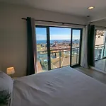 Top-Floor One-Bedroom Flats - Peaceful With Ocean And City Views