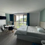 Center Marina View Green Studio