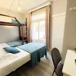 Hostel Monaco