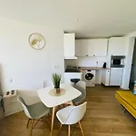 Center Marina View Yellow Studio