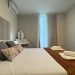 La Vie Center Flat