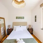 Zezita'S Place