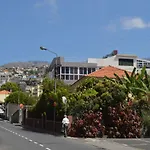 Top Floor With Balcony In Funchal