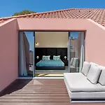 Deluxe 4 Bedroom Apartment