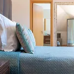 Deluxe 4 Bedroom Apartment