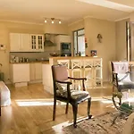 Central Funchal Apartment - Garden - Free Parking & Ac