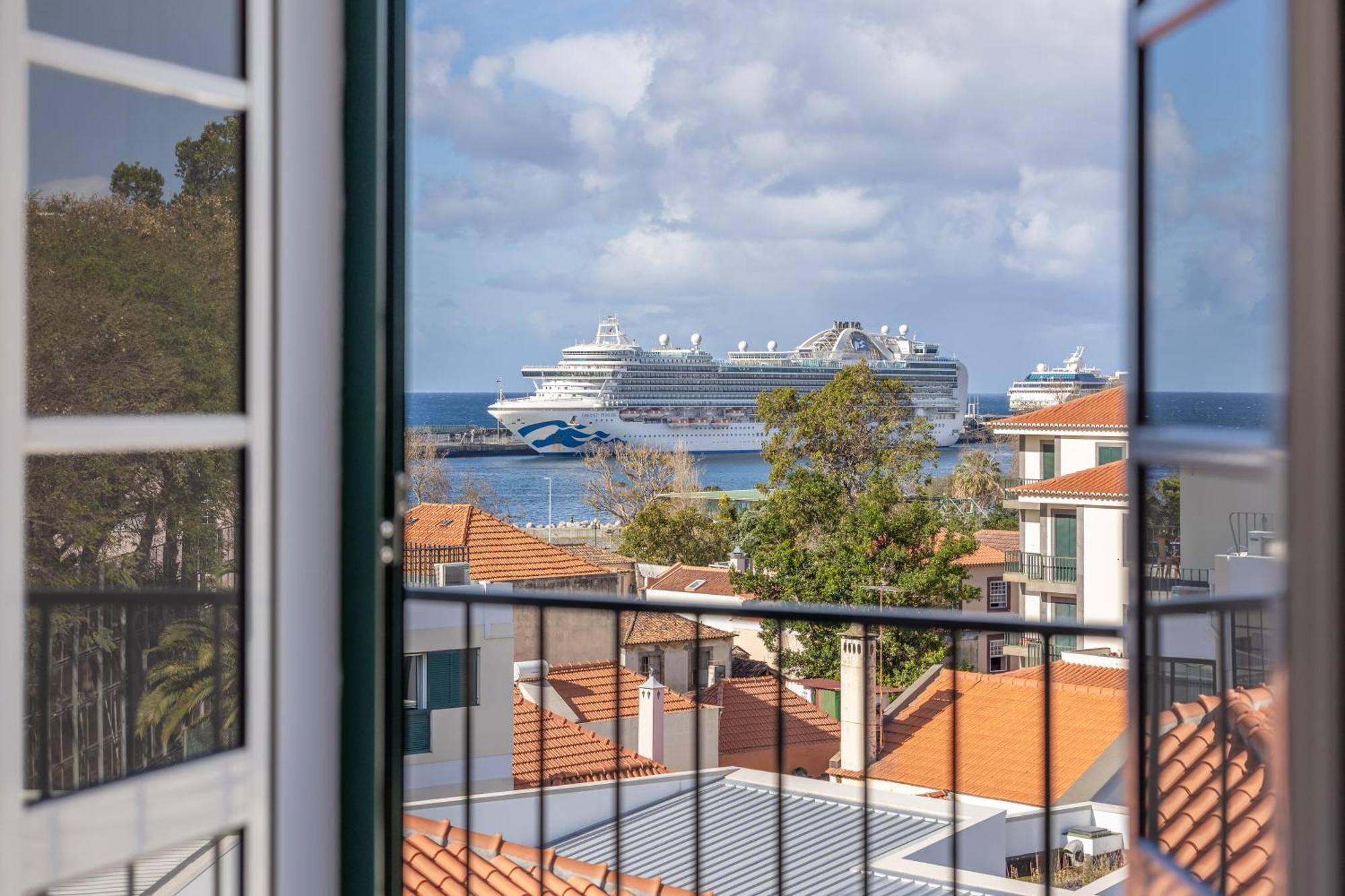 Appartement With Stunning Harbor View And Air Conditioning Unit *