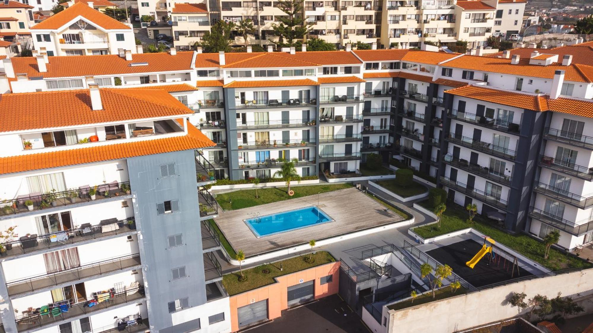 Village Ay By Atlantic *