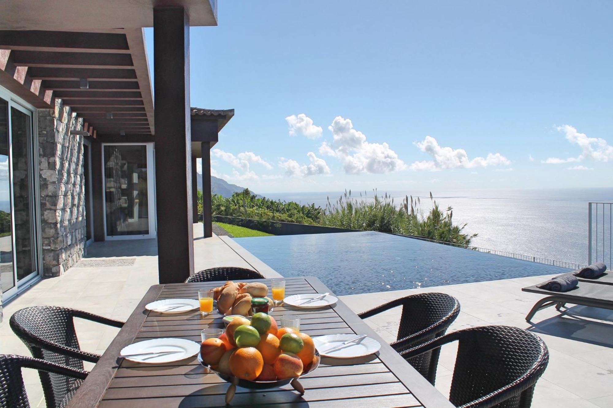 Spectacular Calheta Cliffscape 3 Bedrooms Panoramic Sea Views Well-furnished In Villa *