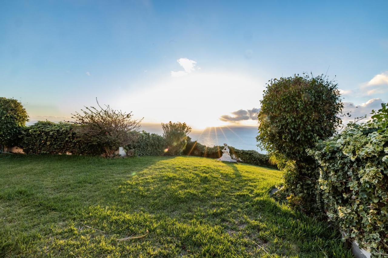 Vila Secluded Sunset On Cliff & 180 Degree Ocean Views